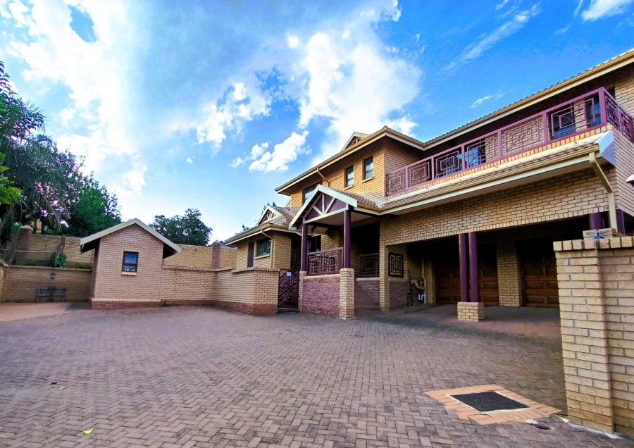 4 Bedroom Property for Sale in Heuwelsig Free State